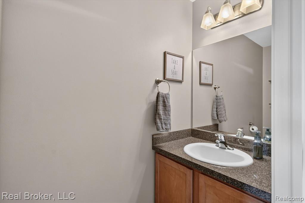15156 Oak Valley Lane, Monroe, MI 48161 — Photo 19