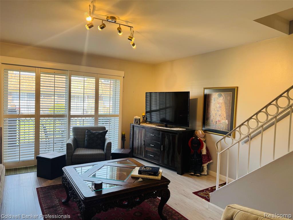 37021 E Aragona Drive, Clinton Twp, MI 48036 — Photo 4