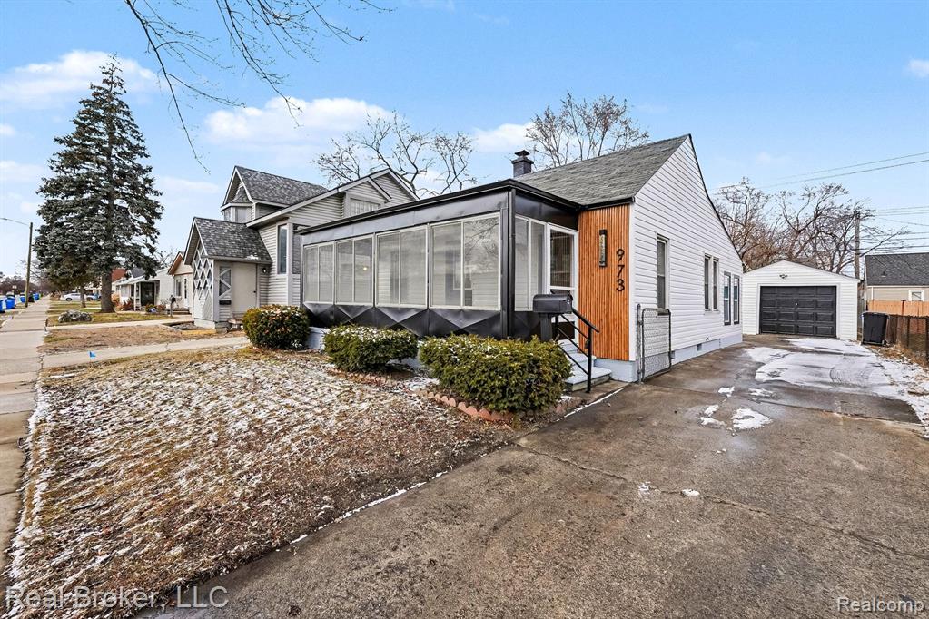 973 E Guthrie Avenue, Madison Heights, MI 48071 — Photo 22