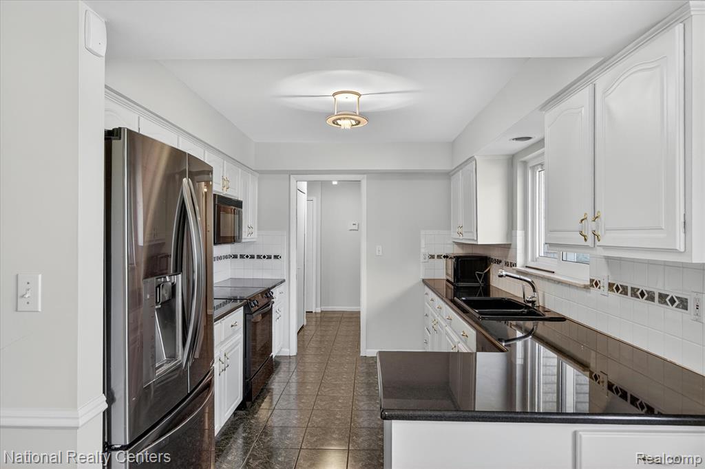 21730 Riverview Drive, Beverly Hills, MI 48025 — Photo 20