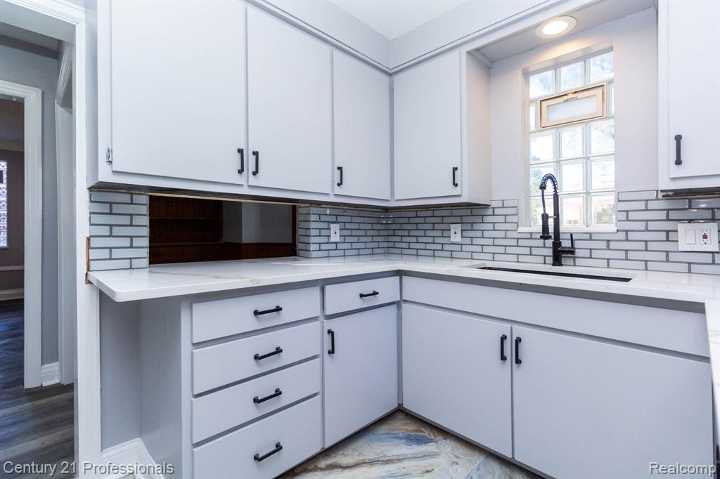 9357 Piedmont Street, Detroit, MI 48228 — Photo 15
