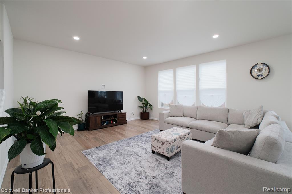 4813 Marquette Drive, Milford, MI 48381 — Photo 12