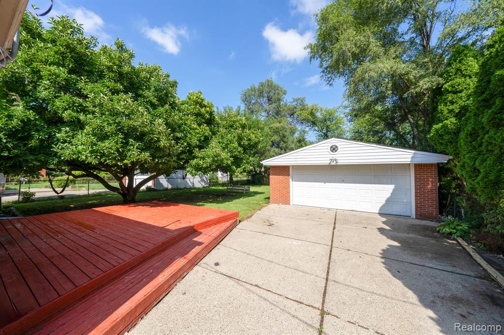 8862 OPORTO Street, Livonia, MI 48150 — Photo 23