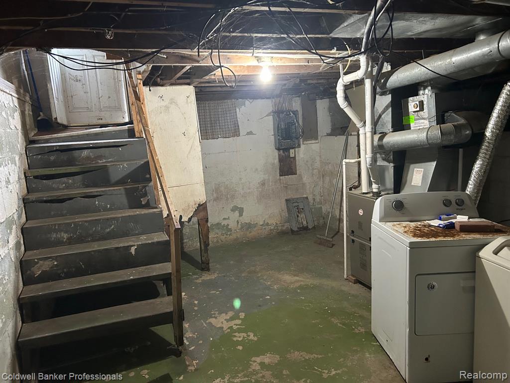 988 Barney Avenue, Flint, MI 48503 — Photo 12