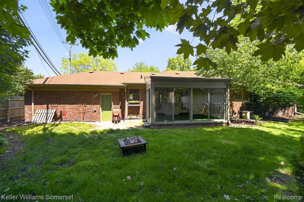 1681 Oxford Road, Grosse Pointe Woods, MI 48236 — Photo 23