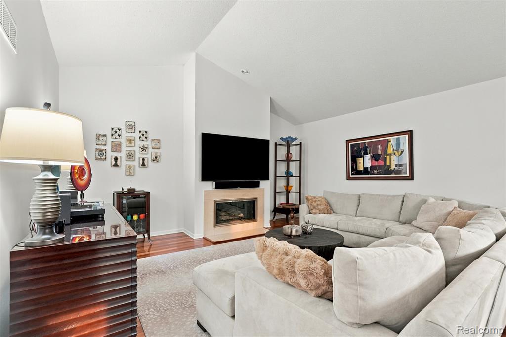 6012 Danbury Court, West Bloomfield, MI — Photo 13