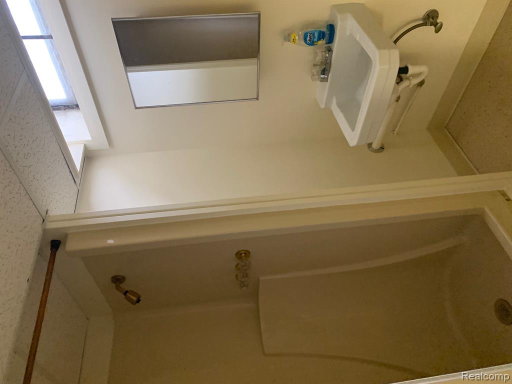 4935 Vista Court, Sterling Heights, MI 48310 — Photo 8