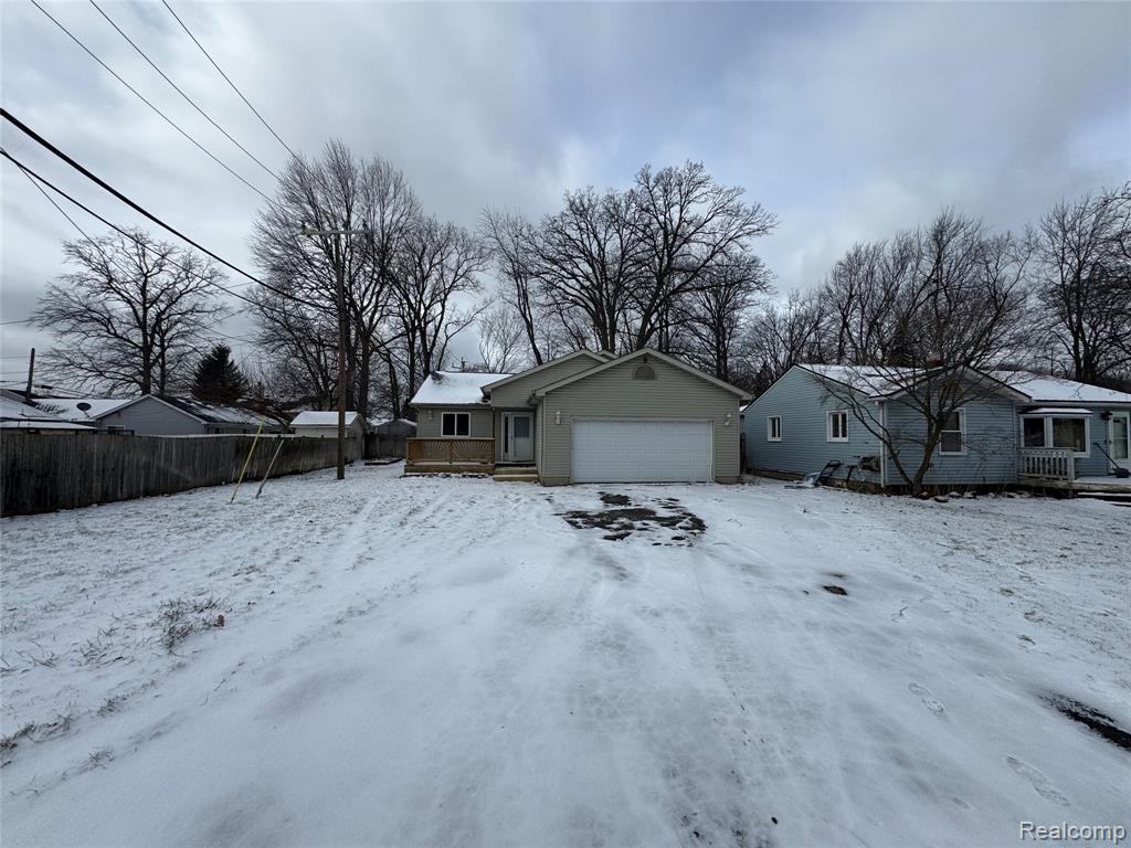 976 Ledyard Street, Waterford, MI 48328 — Photo 2