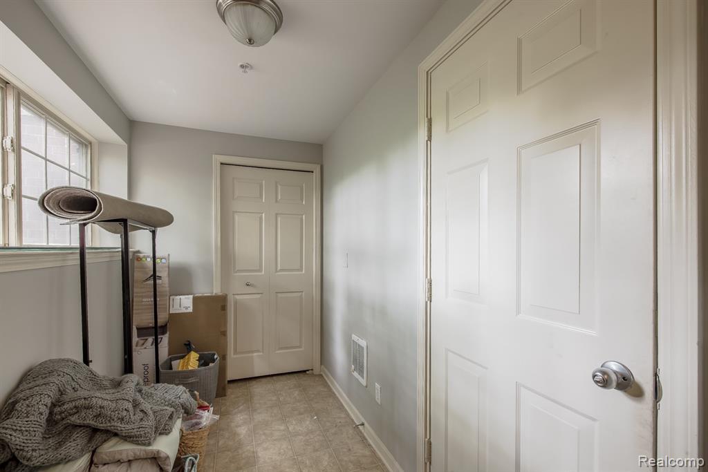 617 Village Lane, 58, Milford, MI 48381 — Photo 24