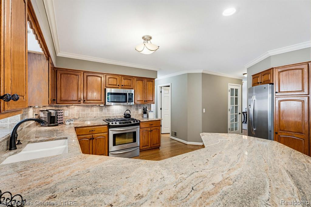 14281 Bournemuth Drive, Utica, MI 48315 — Photo 31