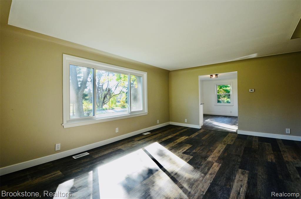7565 Old Pond Drive, Clarkston, MI 48348 — Photo 11