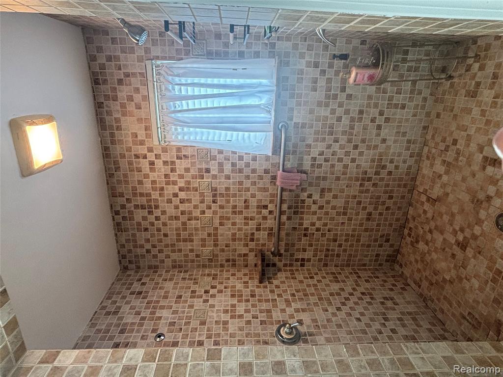 7129 Parkridge Parkway, Swartz Creek, MI 48473 — Photo 17