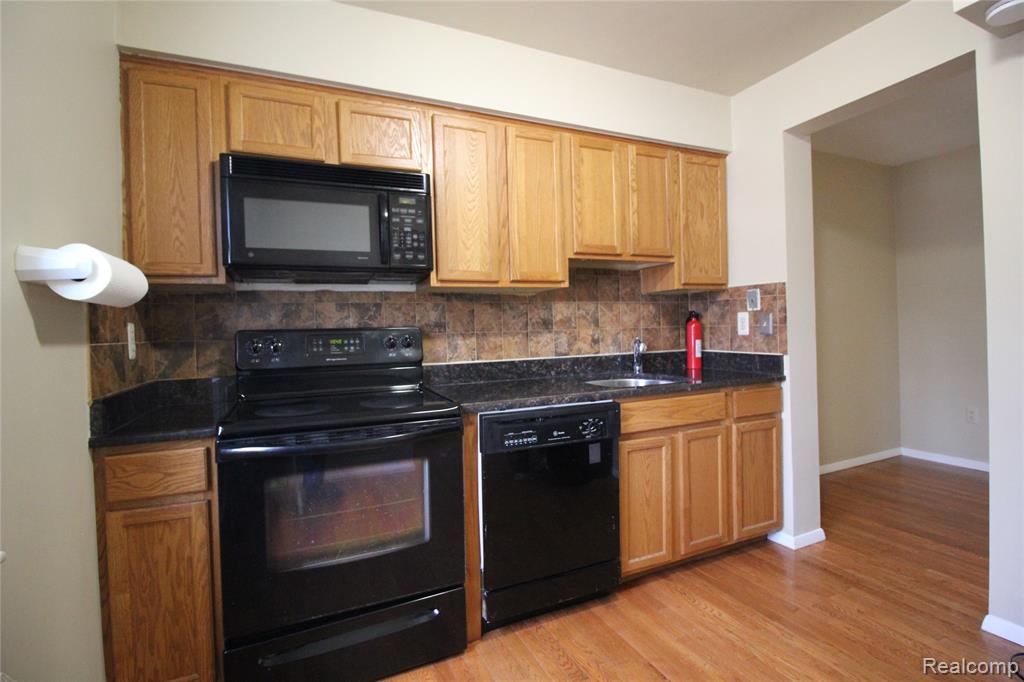 5828 Northfield Parkway, Troy, MI 48098 — Photo 2