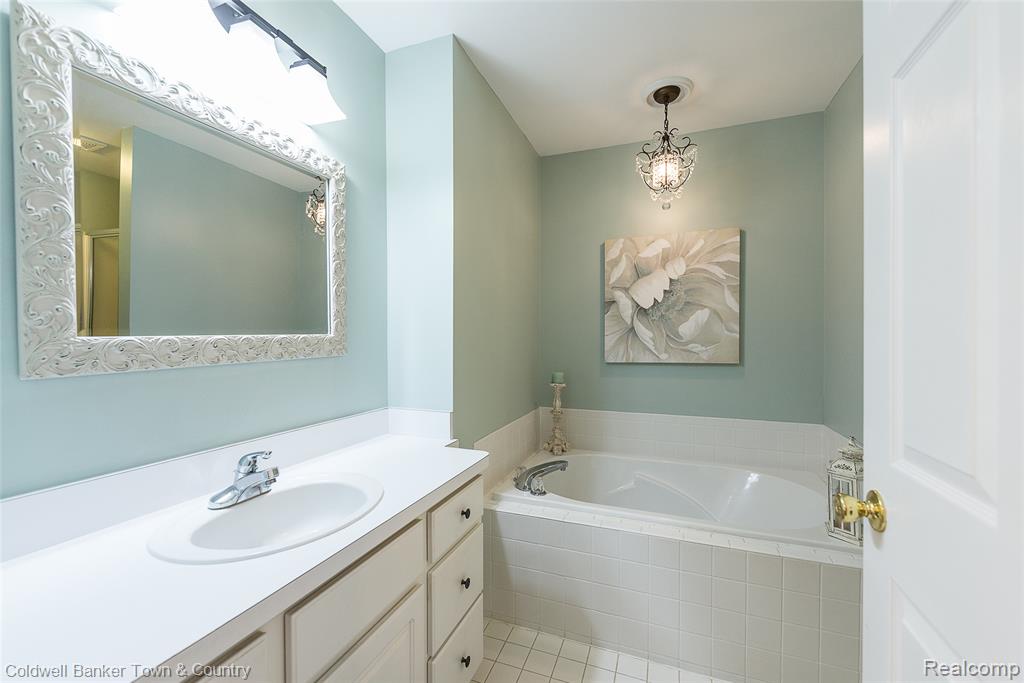 642 Chestnut Drive, Wixom, MI 48393 — Photo 20