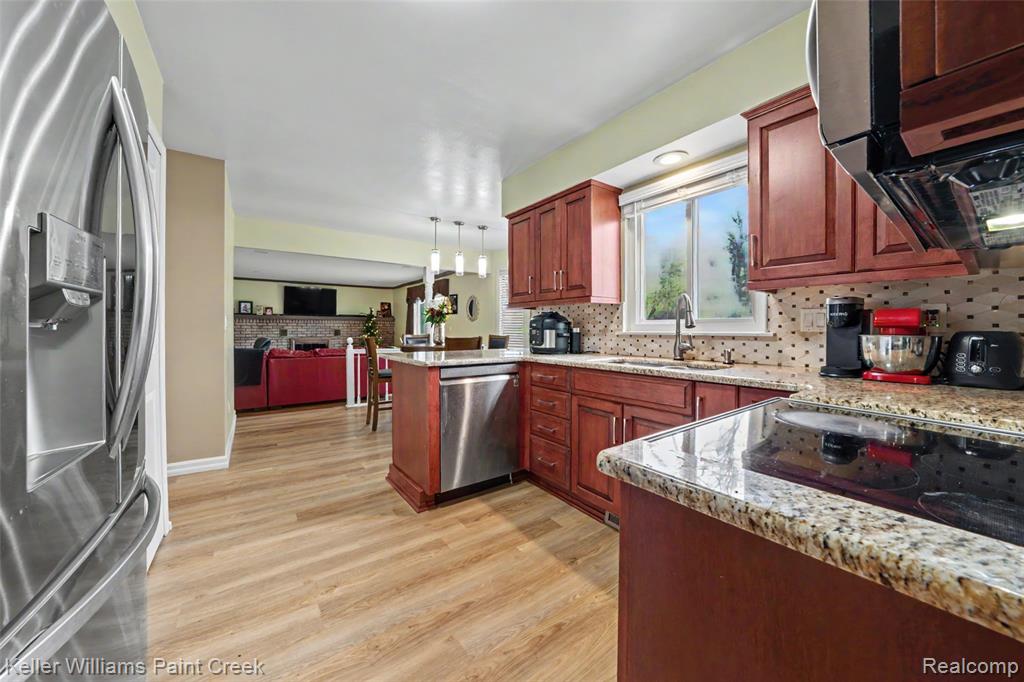 709 Denham Lane, Rochester Hills, MI 48307 — Photo 7