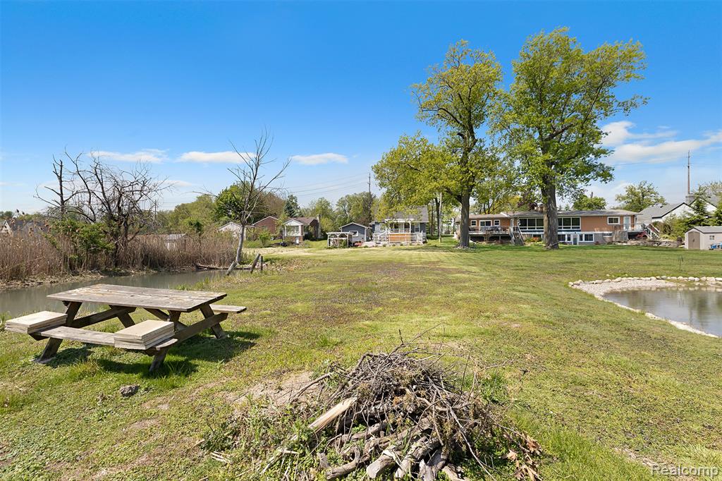 22827 Meridian Road, Grosse Ile, MI 48138 — Photo 17