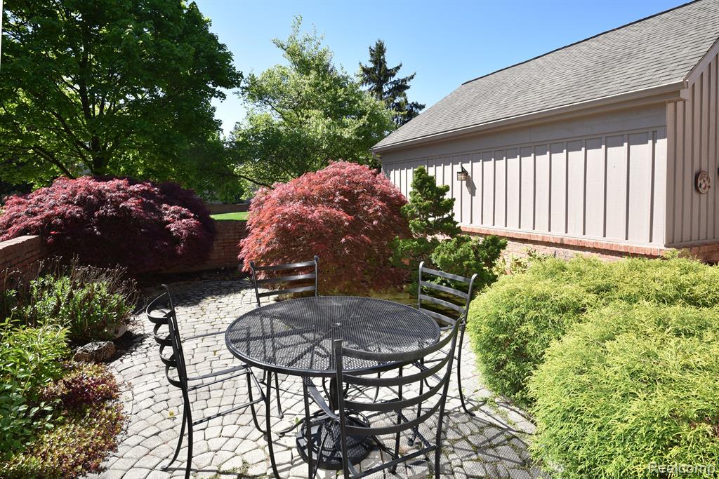 37738 AMBER Drive, Farmington Hills, MI 48331 — Photo 35