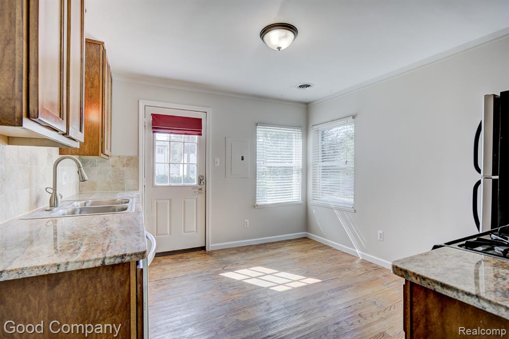 600 E Kalama Avenue, Madison Heights, MI 48071 — Photo 6