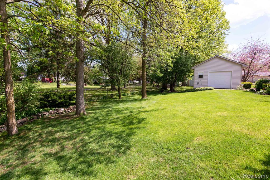 906 VILLAGE Drive, Davison, MI 48423 — Photo 55