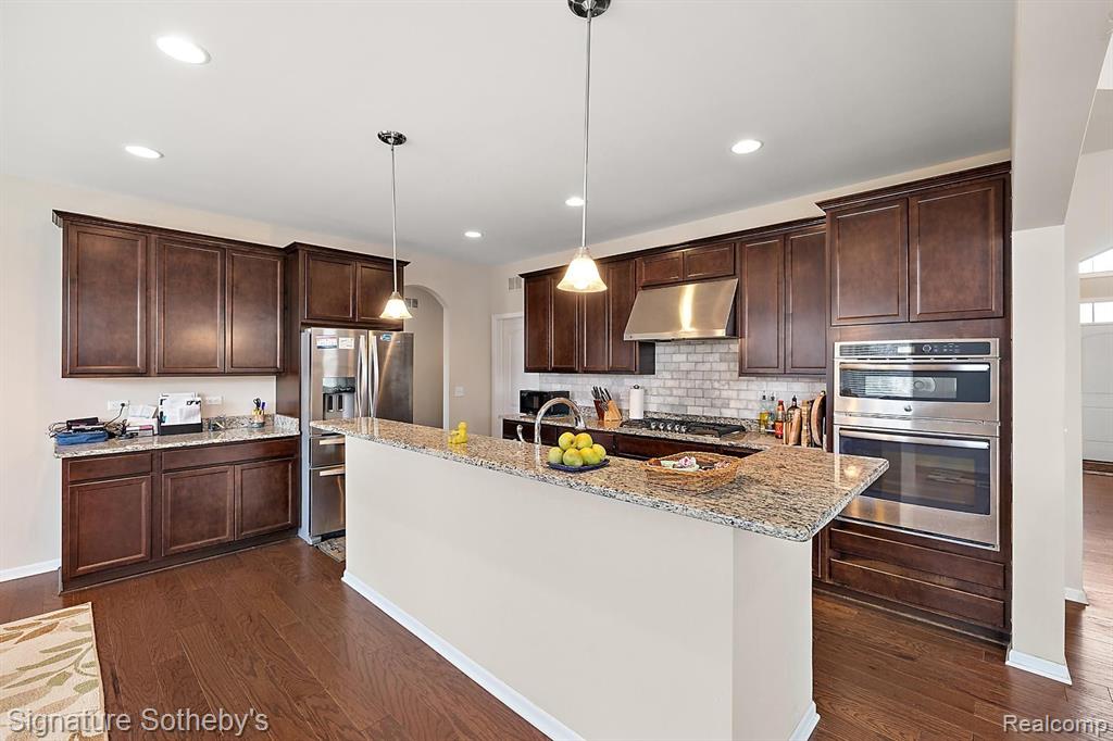 50472 SCARBOROUGH Road, Canton, MI 48188 — Photo 13