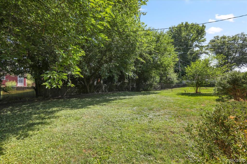 20871 Van Antwerp Street, Harper Woods, MI 48225 — Photo 27