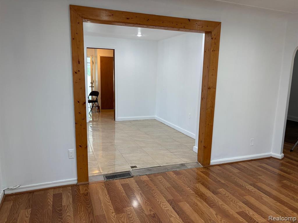 5901 N Vernon Street, Dearborn Heights, MI 48127 — Photo 14