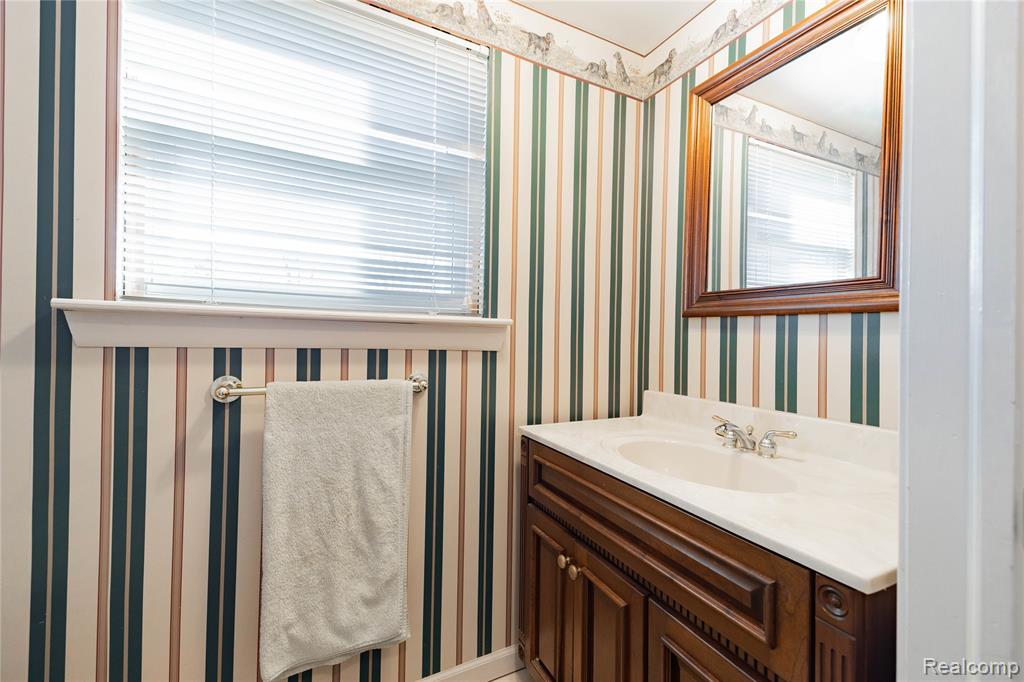 907 Huntclub Boulevard, Auburn Hills, MI 48326 — Photo 33