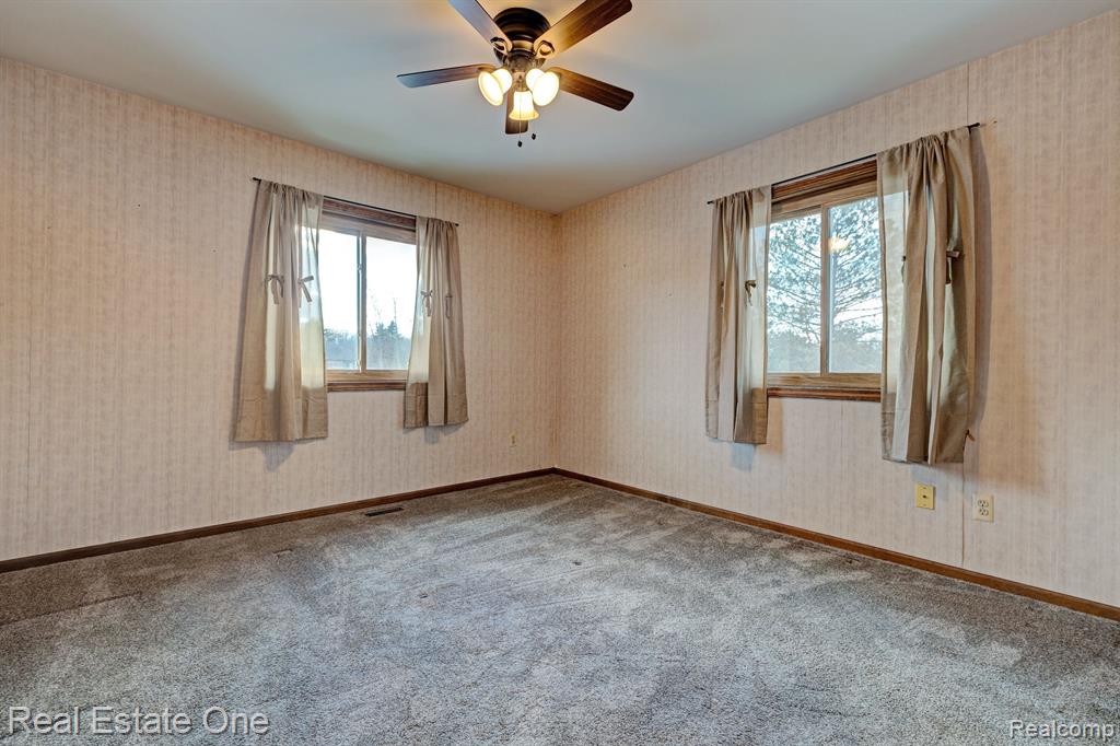 9045 E BLUEWATER Drive, Clarkston, MI 48348 — Photo 15