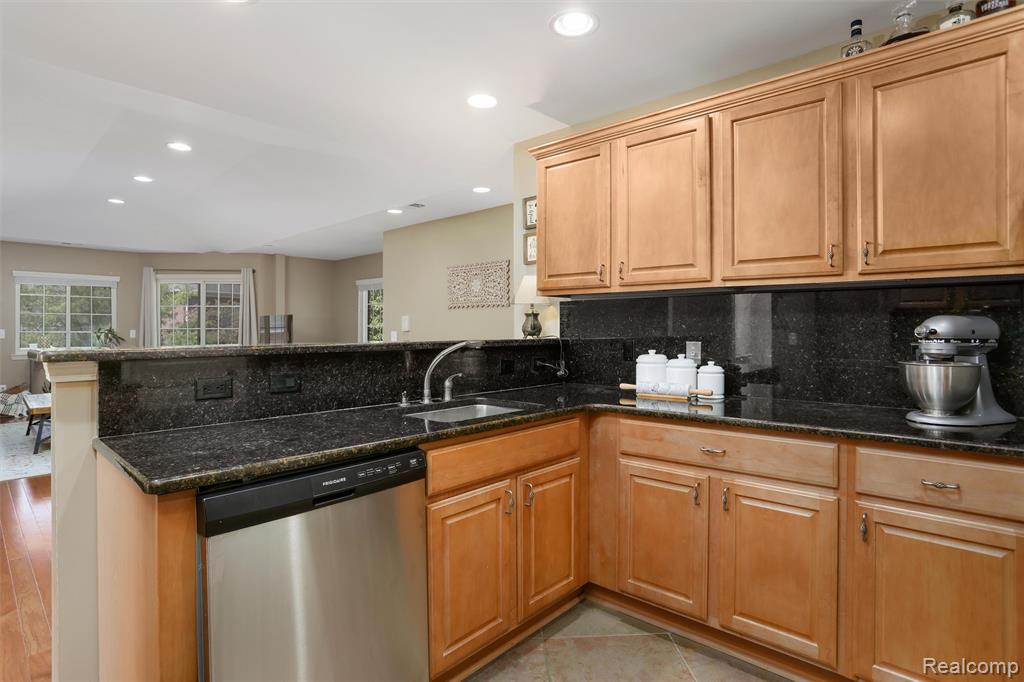 6725 Boulder Pointe Drive, Washington, MI — Photo 9