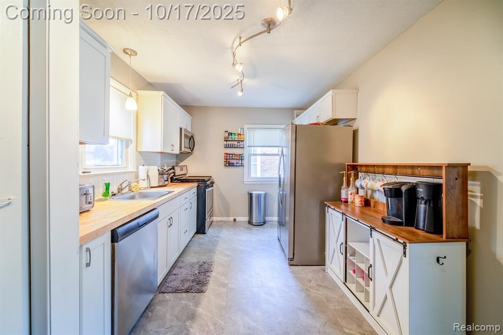 6384 Buckingham Avenue, Allen Park, MI 48101 — Photo 12