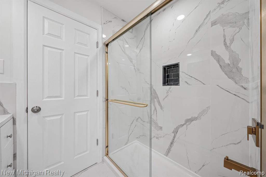 5232 Dickson Drive, Sterling Heights, MI 48310 — Photo 21