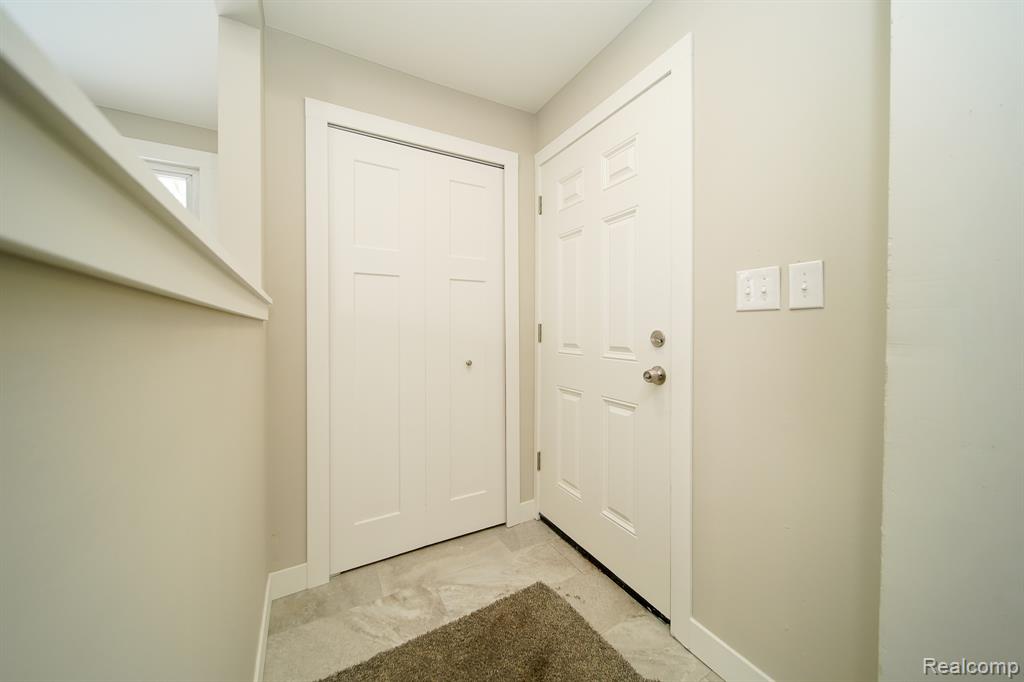 19348 Woodcrest Street, Harper Woods, MI 48225 — Photo 6