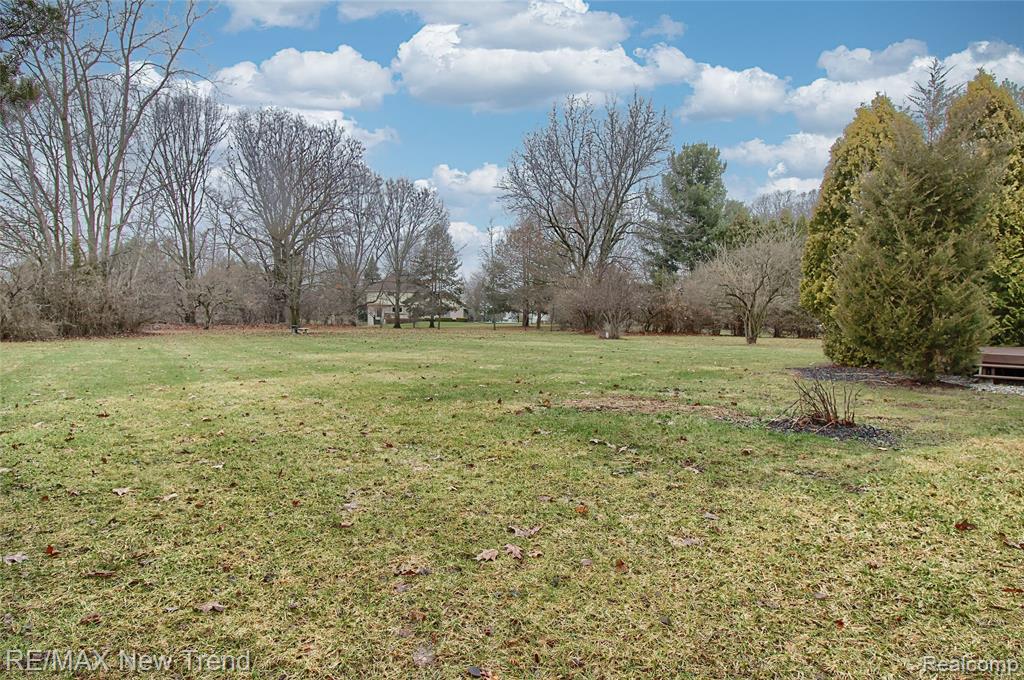 7252 STEEPLECHASE Drive, Saline, MI 48176 — Photo 37