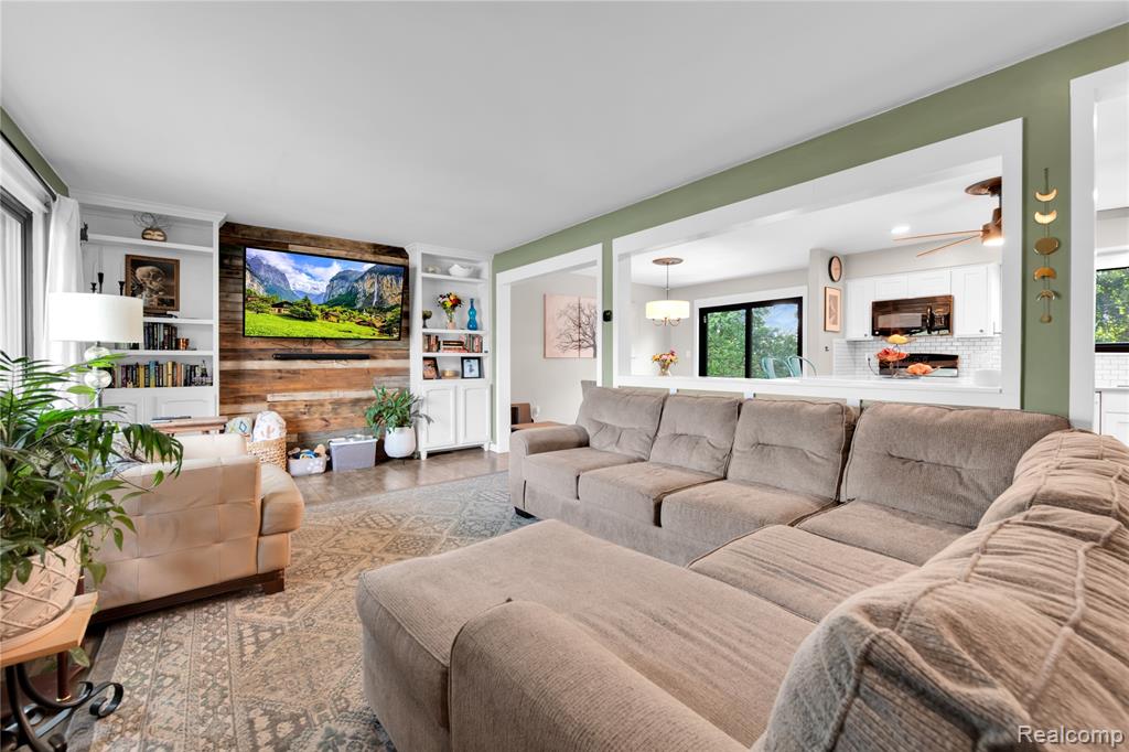 4826 Evans Court, Trenton, MI 48183 — Photo 5