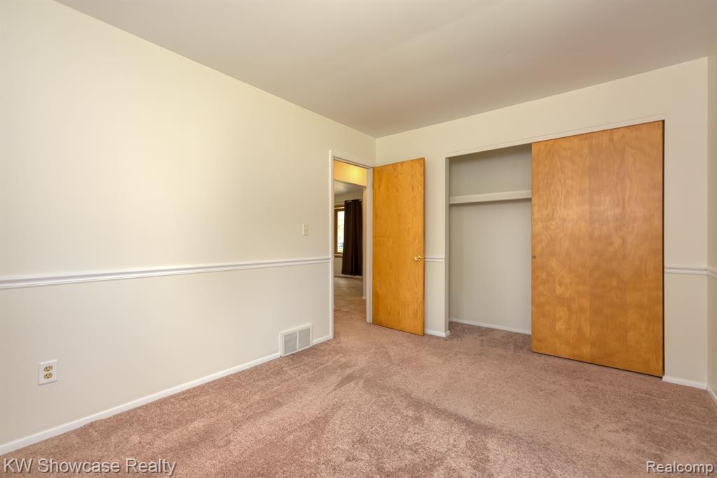 4035 CIRCLE Boulevard, West Bloomfield, MI 48323 — Photo 8