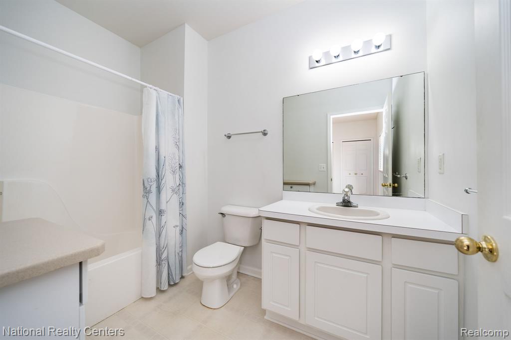 1291 Azalea Lane, 120, Waterford, MI 48327 — Photo 14