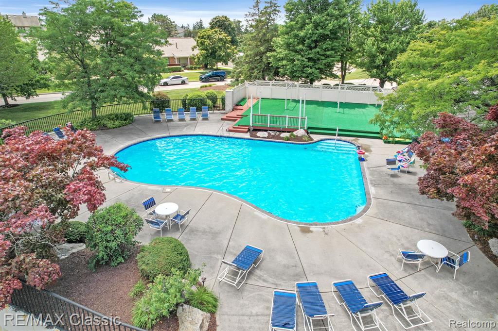 38863 COUNTRY Circle, 88, Farmington Hills, MI 48331 — Photo 3