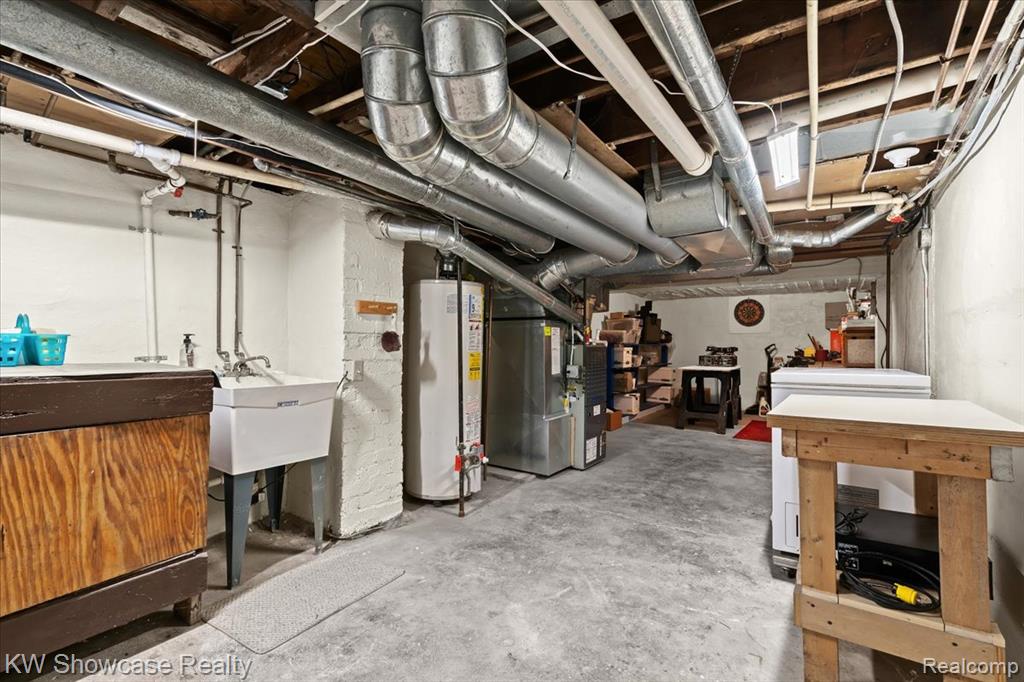 5865 Crescent Road, Waterford, MI 48327 — Photo 30