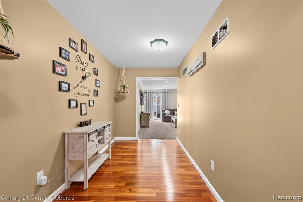 26331 Hass Street, Dearborn Heights, MI 48127 — Photo 11