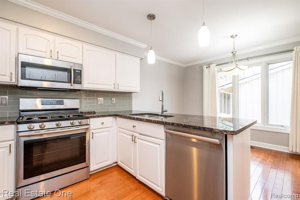 6534 RED CEDAR Lane, West Bloomfield, MI 48324 — Photo 17