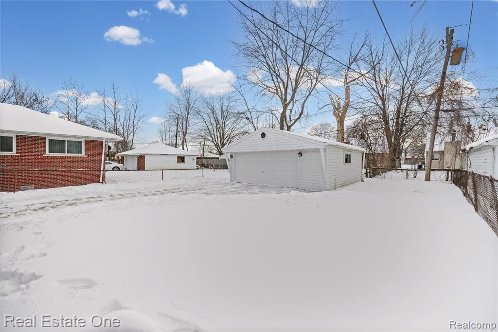 20688 Fleetwood Drive, Harper Woods, MI 48225 — Photo 38