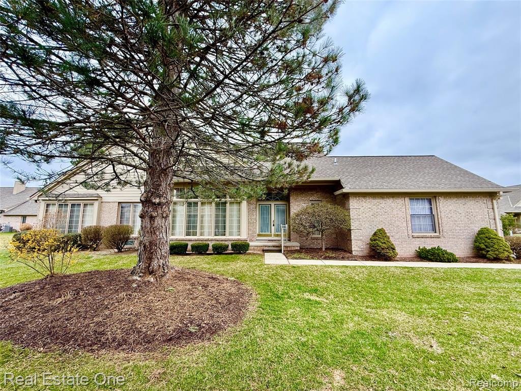 42827 Matthew Drive, Sterling Heights, MI 48313 — front exterior