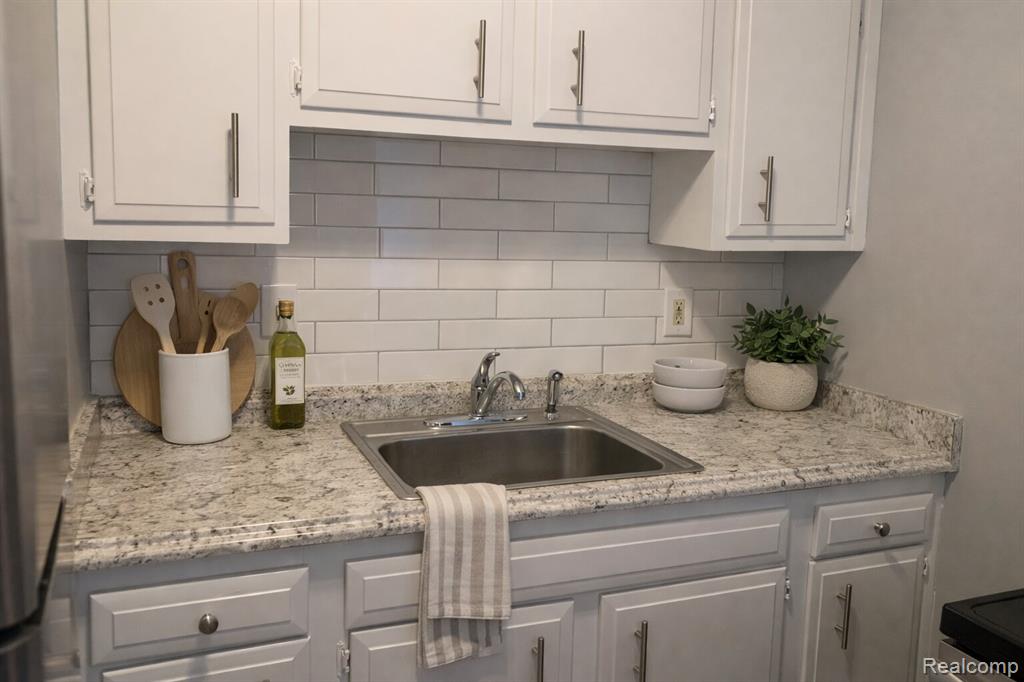 5680 Pardee Avenue, Dearborn Heights, MI, 48125