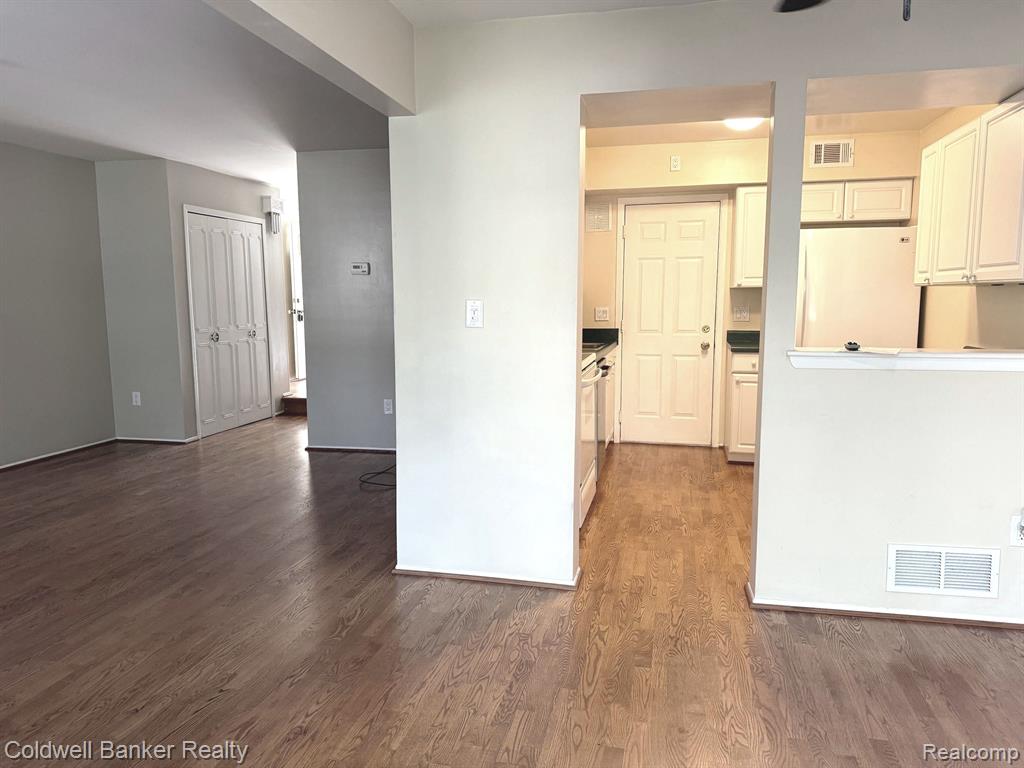 1618 BRENTWOOD Drive, Troy, MI 48098 — Photo 6