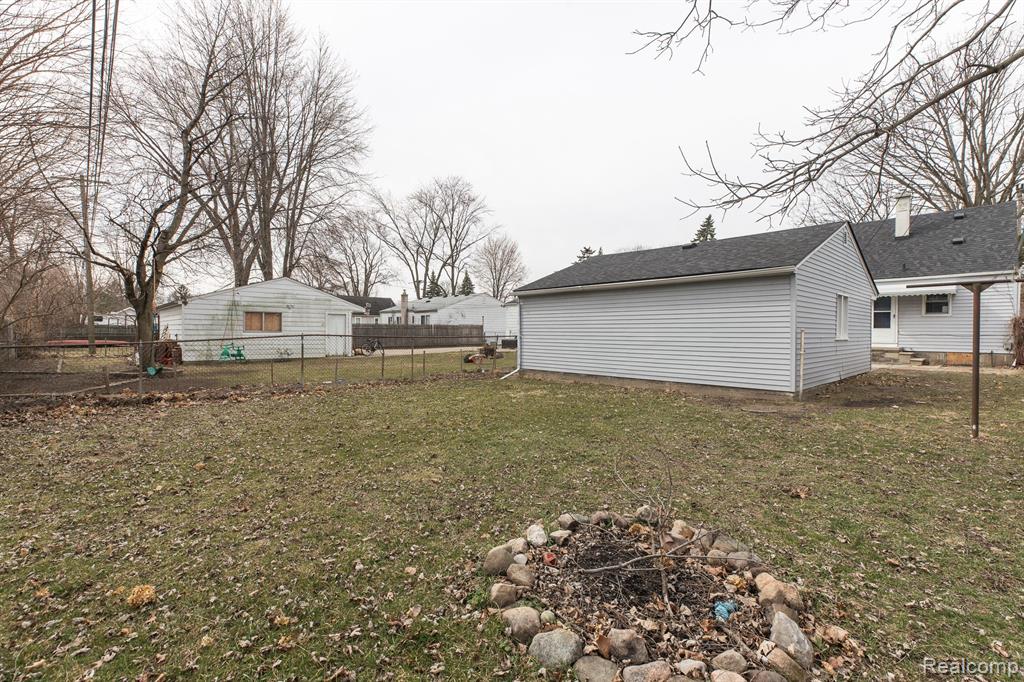 9046 LOUISE Street, Livonia, MI 48150 — Photo 25