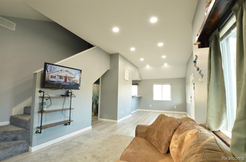 4051 Red Wing Drive, Flint, MI 48532 — Photo 9