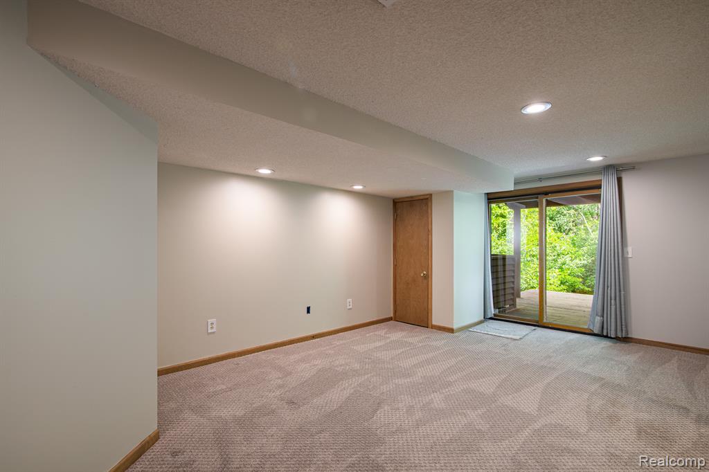 22140 River Ridge Trail, Farmington Hills, MI 48335 — Photo 17