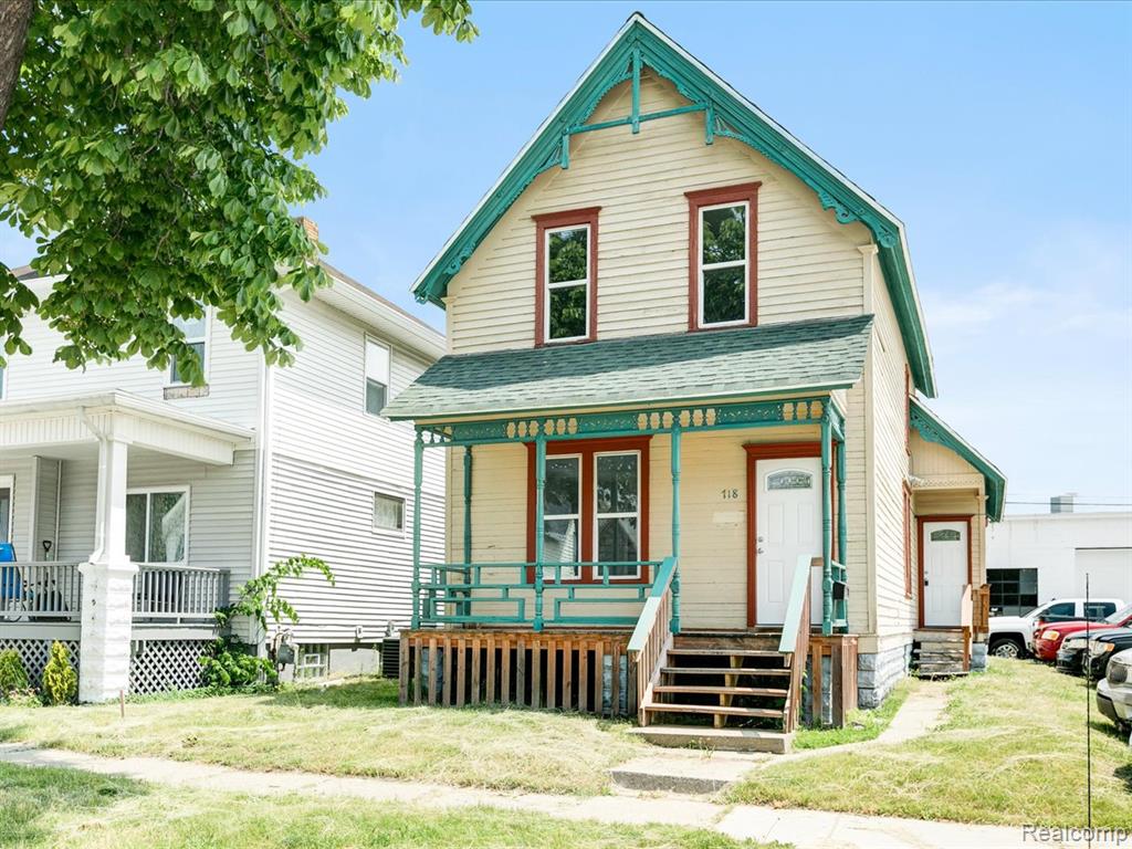 718 Superior Street, Port Huron, MI 48060 — front exterior