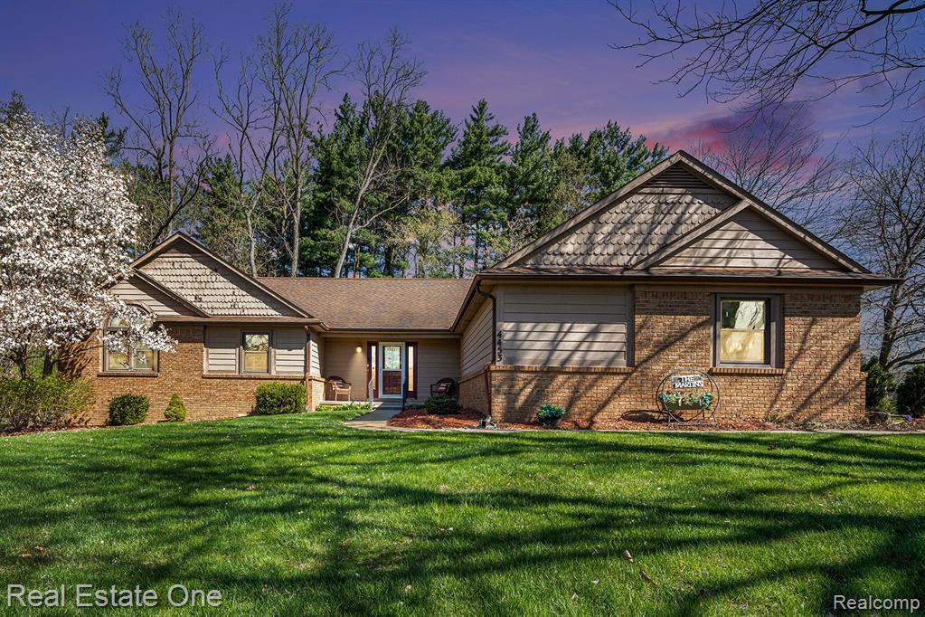 4453 RACEWOOD Drive, Commerce Twp, MI 48382 — Photo 2