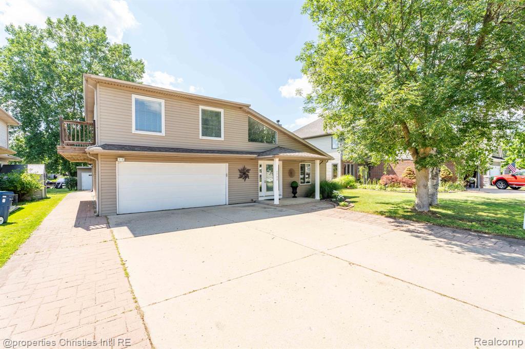 1700 MADDY Lane, Keego Harbor, MI 48320 — Photo 2